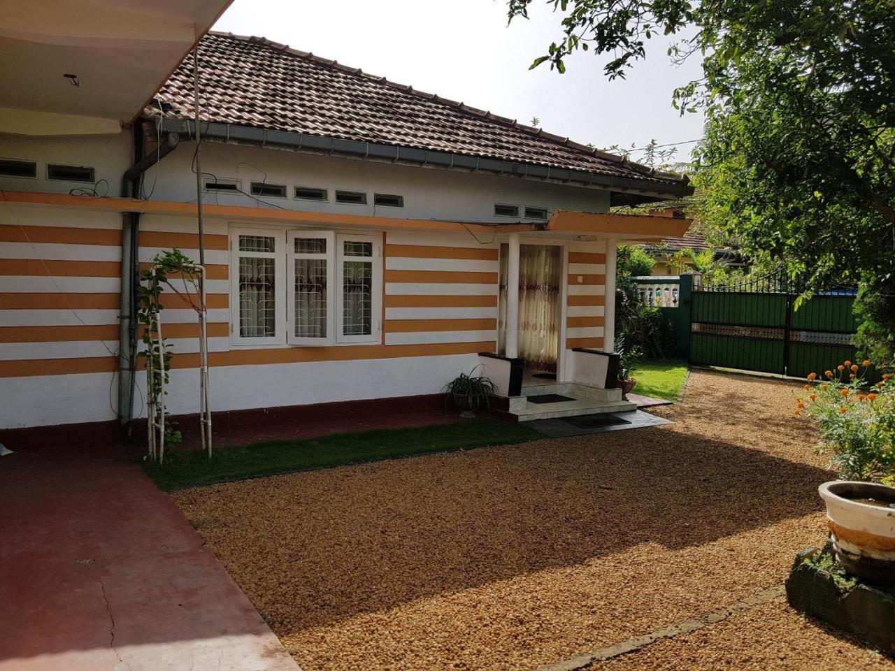 Lotus Villa Bentota Exterior photo